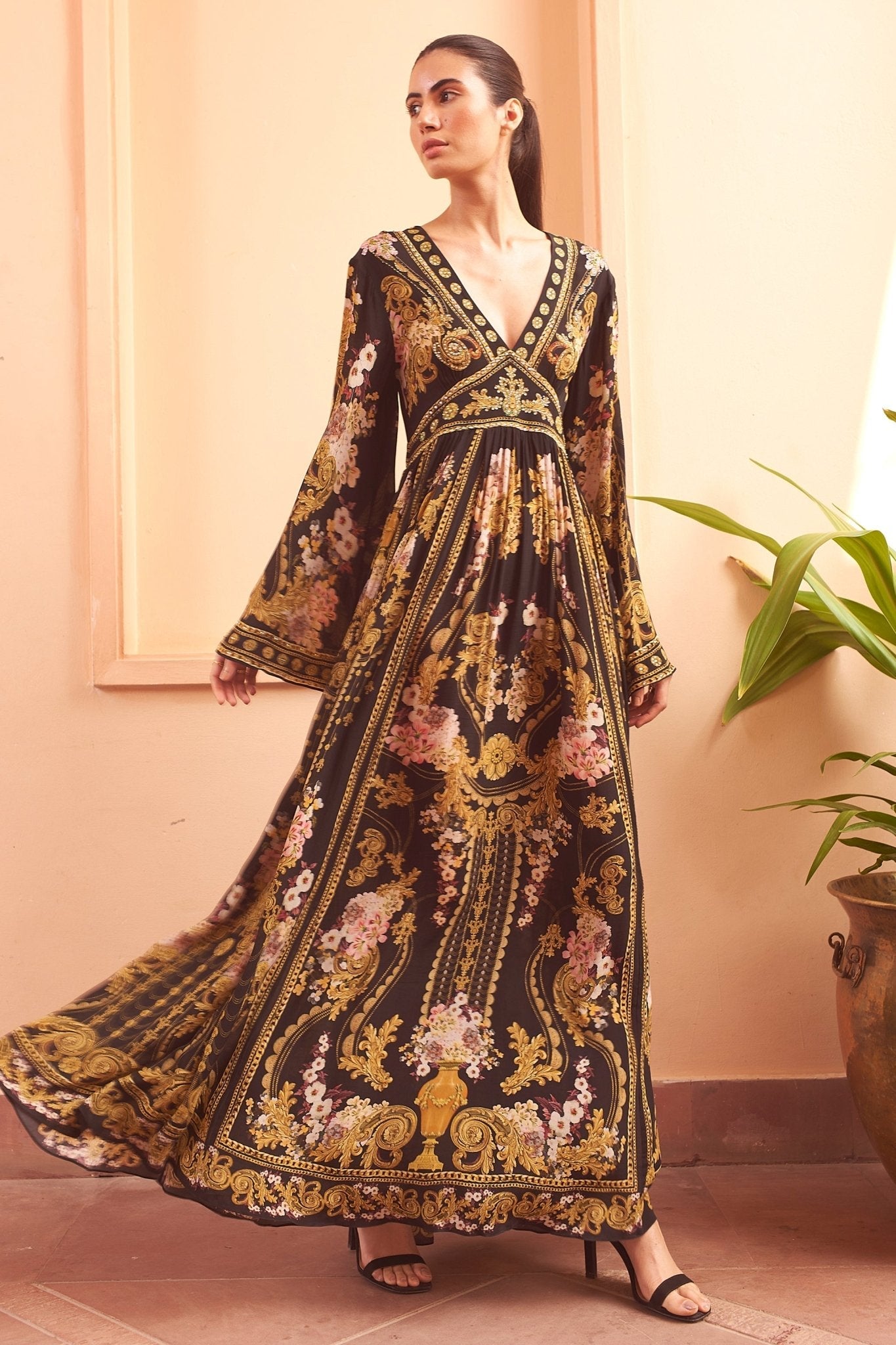 GOLDEN GIRL MAXI DRESS W FLARED SLEEVES